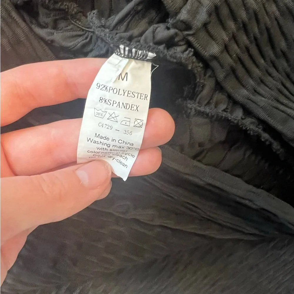 Butt Scrunch Black Textured Leggings - Picture 4 of 4